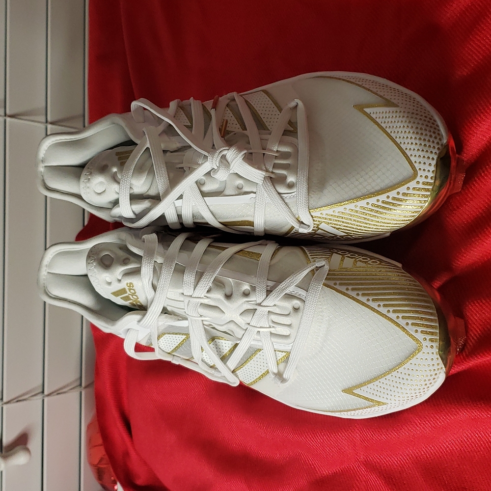 Baseball cleats